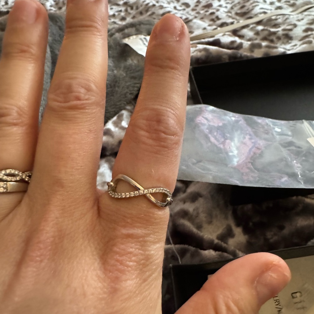 Elegant Silver Infinity Ring